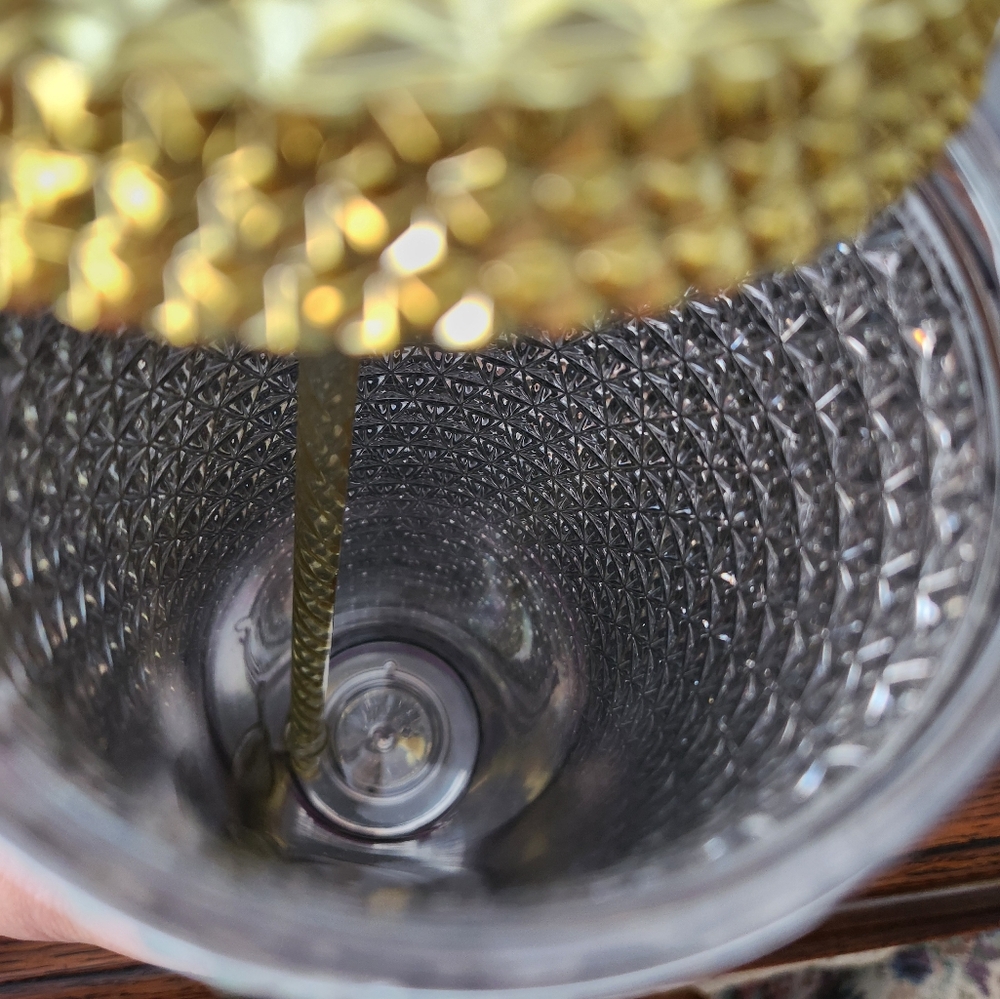 NWT Gold Textured Tumbler.  26 oz.  9 x 4.  Beautiful design and insulated. - Picture 3 of 5